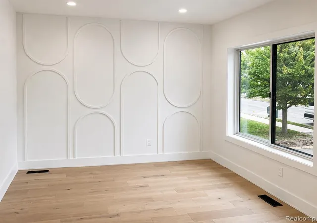 Photo 5 of Single family home for sale at 3165 Ellwood Ave, Berkley, MI 48072 | MLS# 60995688 | Listing updated on 2026-08-31