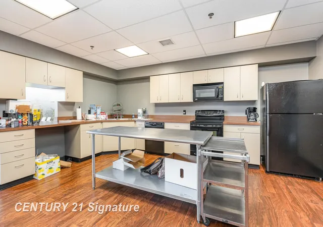 2nd image of 1111 N Water St, Bay City, MI 48708