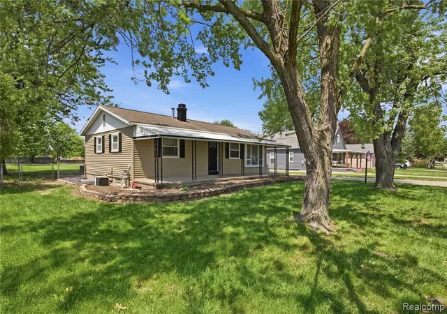Photo 2 of Single family home for sale at 37257 Dundee St, Sterling Heights, MI 48310 3529 | MLS# 60996618 | Listing updated on 2026-09-08