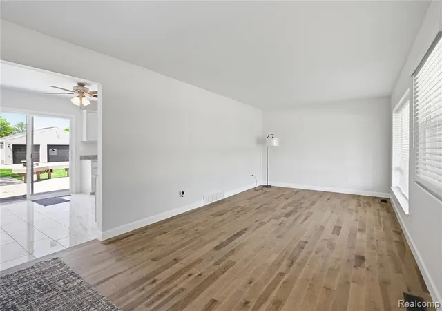 Photo 4 of Single family home for sale at 37257 Dundee St, Sterling Heights, MI 48310 3529 | MLS# 60996618 | Listing updated on 2026-09-08