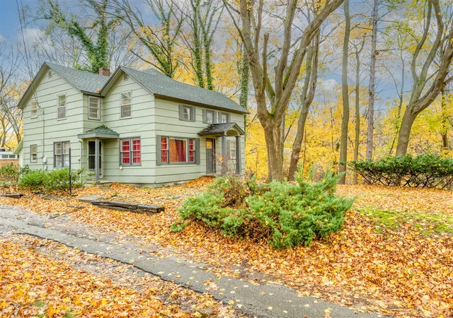 1st image of 1298 Colfax Ave, Benton Harbor, MI 49022 | MLS# 70518313