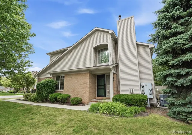 Homes for sale in Flat Rock, MI | 23716 Mccort Dr, Flat Rock, MI 48134 | MLS# 60999343