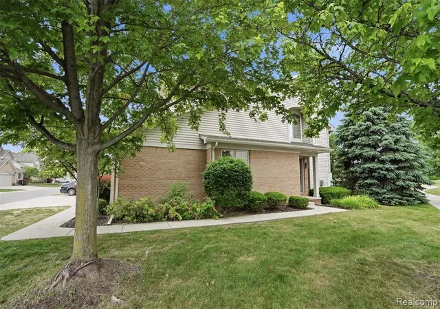 Homes for sale in Flat Rock, MI | 23716 Mccort Dr, Flat Rock, MI 48134 | MLS# 60999343