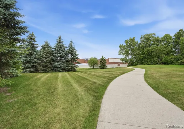 Homes for sale in Flat Rock, MI | 23716 Mccort Dr, Flat Rock, MI 48134 | MLS# 60999343