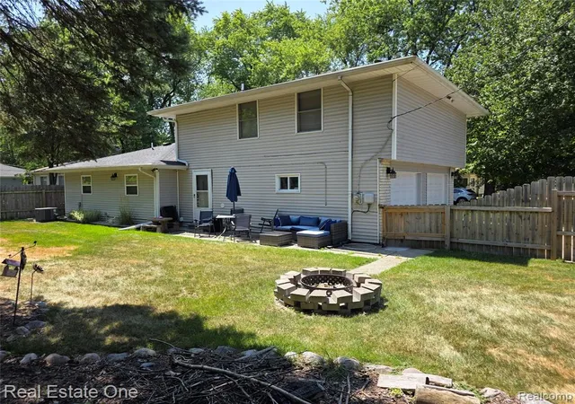 Photo 4 of Single family home for sale at 3239 Fox Blvd, Commerce Township, MI 48382 | MLS# 61017529 | Listing updated on 2026-09-06