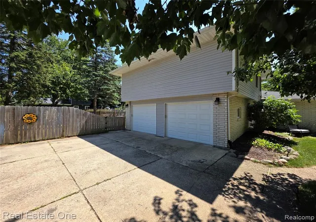Photo 5 of Single family home for sale at 3239 Fox Blvd, Commerce Township, MI 48382 | MLS# 61017529 | Listing updated on 2026-09-06