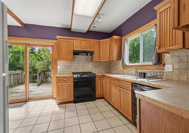 Photo 4 of Single family home for sale at 1216 Hovey St, Grand Rapids, MI 49504 | MLS# 70553362 | Listing updated on 2026-08-27