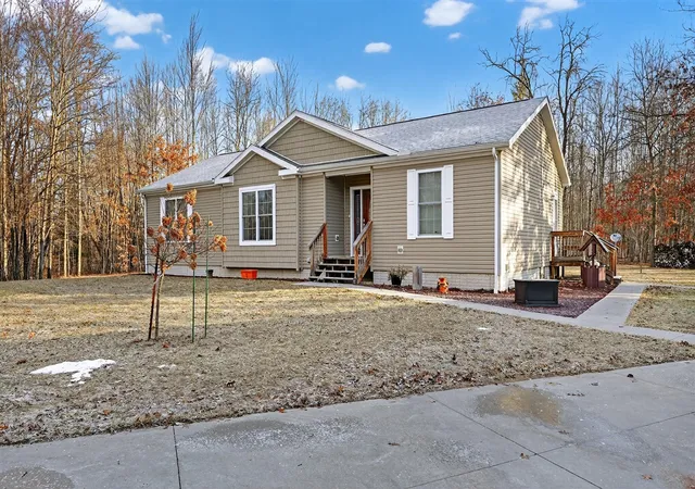 Homes for sale in Sterling, MI | 5717 Maple Ridge Rd, Sterling, MI 48659 | MLS# 70519747
