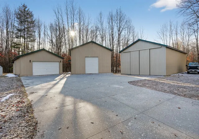 Homes for sale in Sterling, MI | 5717 Maple Ridge Rd, Sterling, MI 48659 | MLS# 70519747