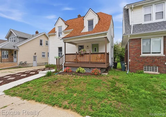 Homes for sale in Ferndale, MI | 1010 Pearson St, Ferndale, MI 48220 | MLS# 61005858