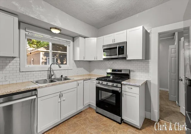 Photo 4 of Multi family home for sale at 437 Rosewood Ave, Grand Rapids, MI 49506 | MLS# 70539030 | Listing updated on 2026-08-04
