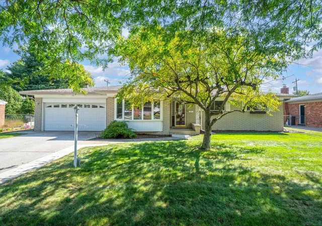 Photo 2 of Sale Pending at 37352 Mario Dr, Sterling Heights, MI 48312 | MLS# 50220252 | Listing updated on 2026-09-04