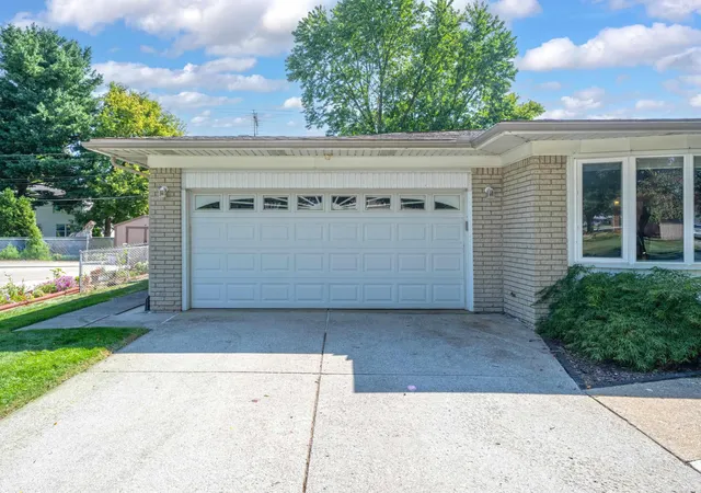 Photo 3 of Sale Pending at 37352 Mario Dr, Sterling Heights, MI 48312 | MLS# 50220252 | Listing updated on 2026-09-04