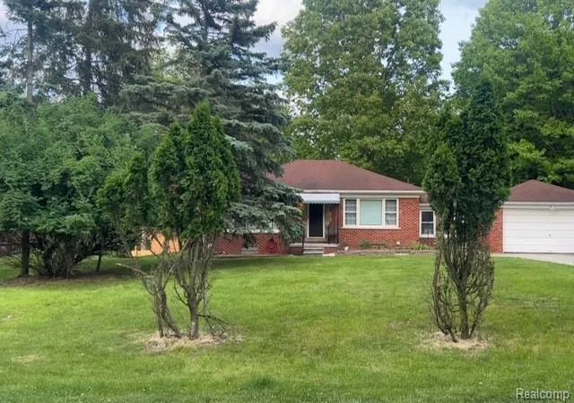 2nd image of 23409 Ranch Hill Dr, Southfield, MI 48033 | MLS# 61011287