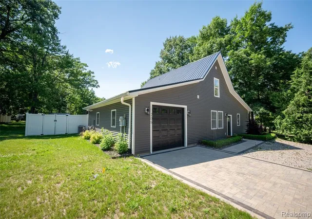 1st image of 206 Joliet Ave, Houghton Lake, MI 48629 | MLS# 61009344