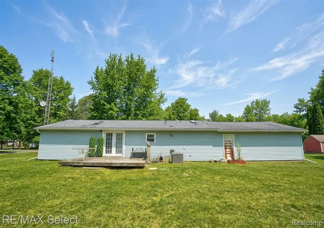 Homes for sale in Fenton, MI | 11061 Main Rd, Fenton, MI 48430 | MLS# 60961208