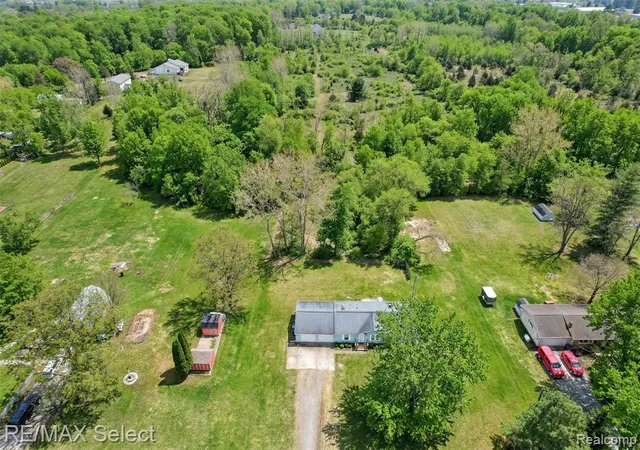 Homes for sale in Fenton, MI | 11061 Main Rd, Fenton, MI 48430 | MLS# 60961208