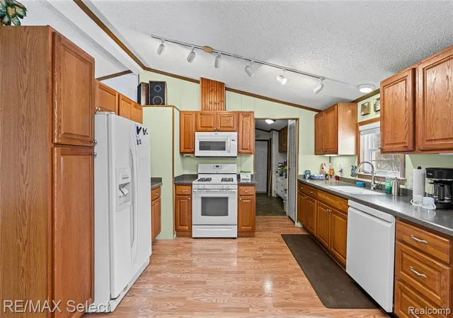 Homes for sale in Fenton, MI | 11061 Main Rd, Fenton, MI 48430 | MLS# 60961208