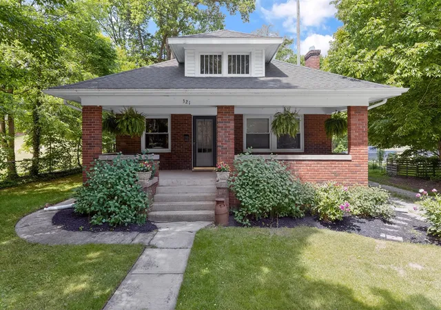 Homes for sale in Cassopolis, MI | 321 N Broadway St, Cassopolis, MI 49031 | MLS# 70537506