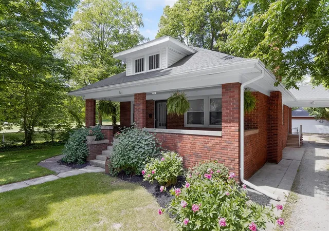 Homes for sale in Cassopolis, MI | 321 N Broadway St, Cassopolis, MI 49031 | MLS# 70537506
