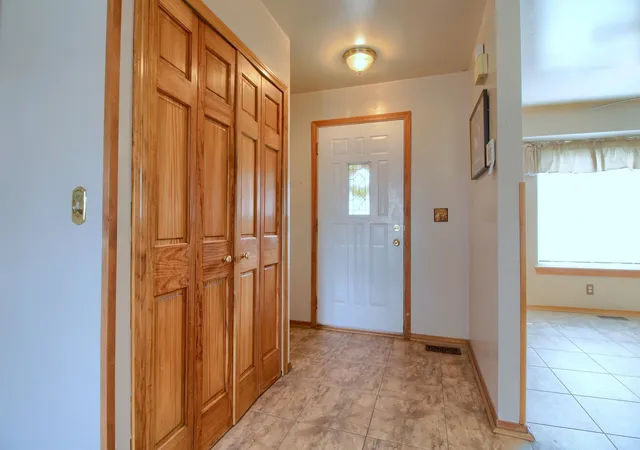 4th image of 26012 Rose Marie Dr, Flat Rock, MI 48134 | MLS# 50218004
