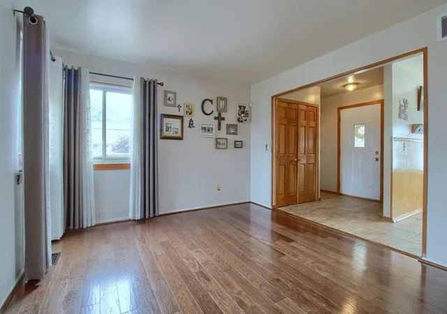 5th image of 26012 Rose Marie Dr, Flat Rock, MI 48134 | MLS# 50218004