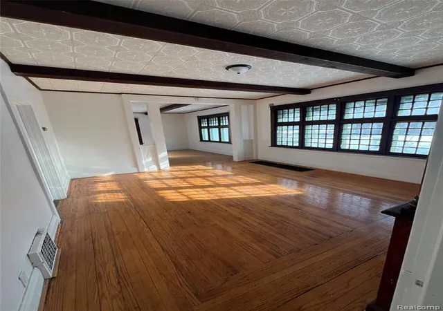 2nd image of 3137 S Washington Ave, Saginaw, MI 48601 | MLS# 60399298