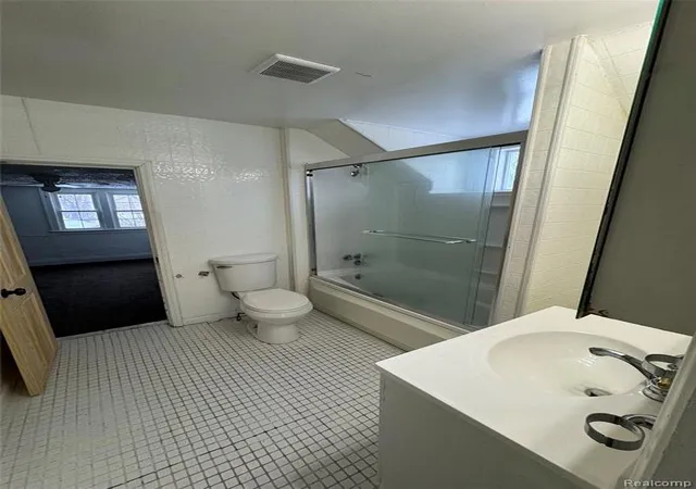 4th image of 3137 S Washington Ave, Saginaw, MI 48601 | MLS# 60399298