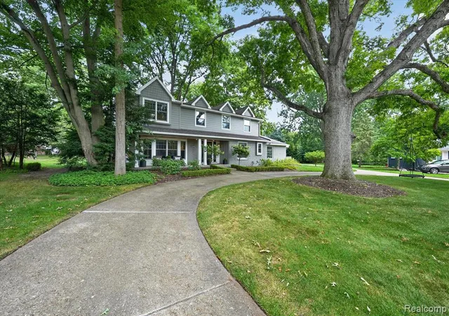 Photo 1 of Sale Pending at 32240 Robinhood Dr, Beverly Hills, MI 48025 | MLS# 61019788 | Listing updated on 2026-08-22