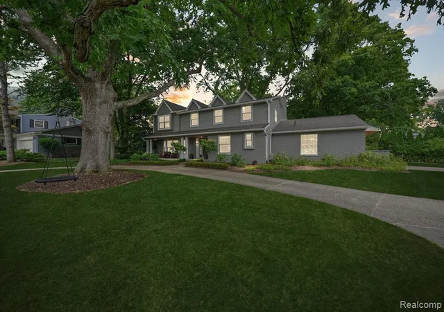 Photo 2 of Sale Pending at 32240 Robinhood Dr, Beverly Hills, MI 48025 | MLS# 61019788 | Listing updated on 2026-08-22