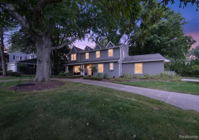 Photo 3 of Sale Pending at 32240 Robinhood Dr, Beverly Hills, MI 48025 | MLS# 61019788 | Listing updated on 2026-08-22