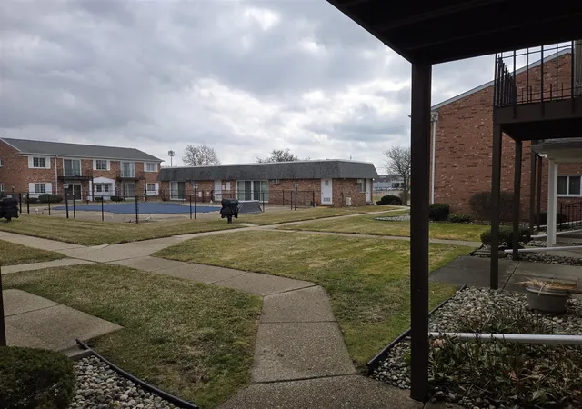 Homes for sale in Clawson, MI | 1512 Normandy Rd #105, Clawson, MI 48017 | MLS# 70518878