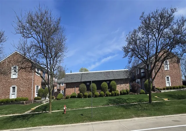 Homes for sale in Clawson, MI | 1512 Normandy Rd #105, Clawson, MI 48017 | MLS# 70518878