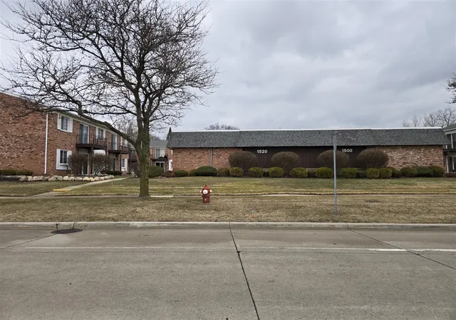 Homes for sale in Clawson, MI | 1512 Normandy Rd #105, Clawson, MI 48017 | MLS# 70518878