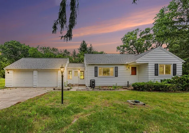 Homes for sale in Comstock Park, MI | 665 4 Mile Rd, Comstock Park, MI 49321 | MLS# 70545200