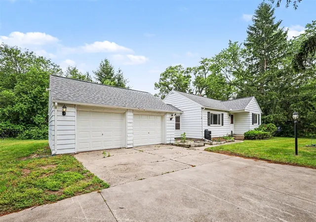 Homes for sale in Comstock Park, MI | 665 4 Mile Rd, Comstock Park, MI 49321 | MLS# 70545200