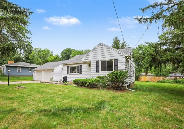 Homes for sale in Comstock Park, MI | 665 4 Mile Rd, Comstock Park, MI 49321 | MLS# 70545200