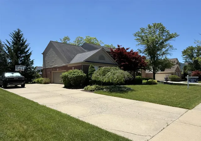 Homes for sale in Canton, MI | 48871 Manhattan Cir, Canton, MI 48188 | MLS# 70542752