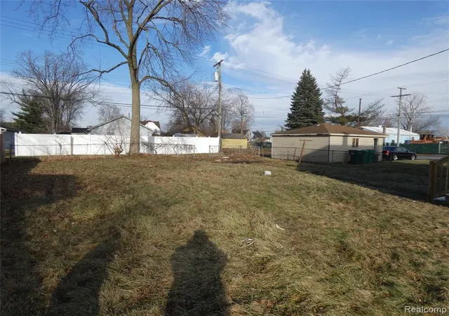 Photo 3 of Single family home for sale at 81 Fessenden St, Mount Clemens, MI 48043 | MLS# 61018713 | Listing updated on 2026-08-31