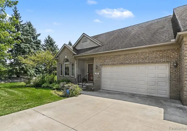 2nd image of 7011 Chase Run Ln, Flushing, MI 48433 2282 | MLS# 61024148