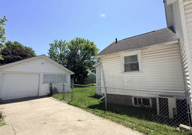 Homes for sale in Bay City, MI | 903 S Monroe St, Bay City, MI 48708 | MLS# 50209764