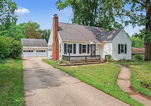 Photo 3 of Sale Pending at 1229 N Fletcher Ave, Kalamazoo, MI 49006 | MLS# 70551669 | Listing updated on 2026-09-14