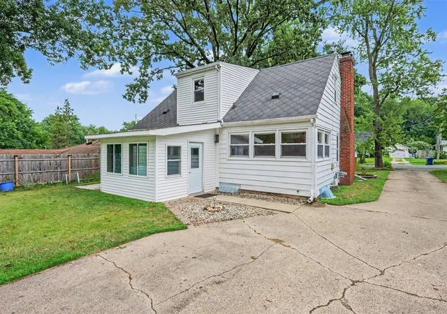 Photo 3 of Sale Pending at 1229 N Fletcher Ave, Kalamazoo, MI 49006 | MLS# 70551669 | Listing updated on 2026-09-14