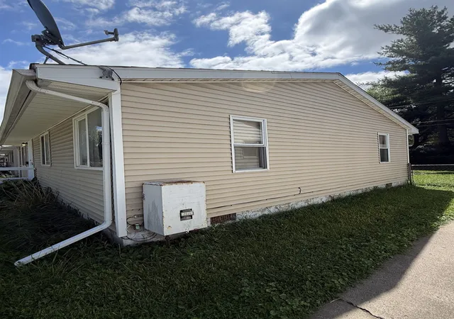 Photo 3 of Sale Pending at 2918 Wyoming Ave, Flint, MI 48506 | MLS# 50219692 | Listing updated on 2026-08-27