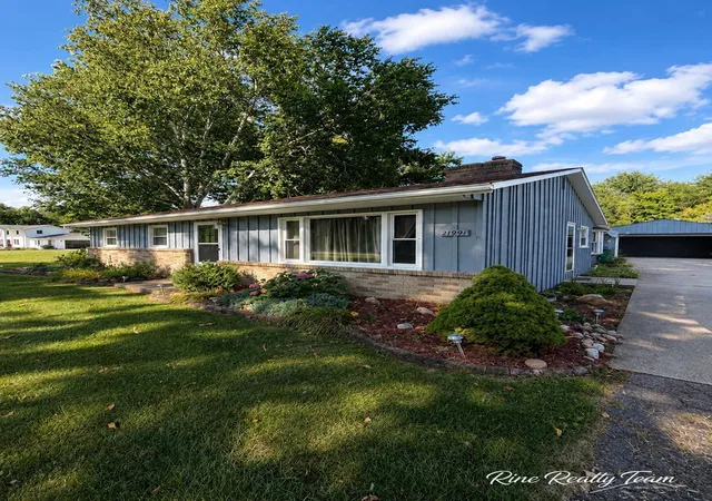Photo 2 of Single family home for sale at 21991 Huron River Dr, New Boston, MI 48164 | MLS# 50219308 | Listing updated on 2026-09-16