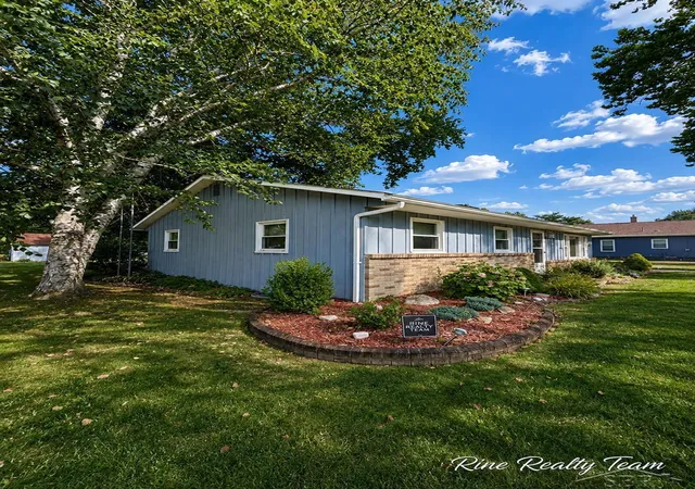 Photo 3 of Single family home for sale at 21991 Huron River Dr, New Boston, MI 48164 | MLS# 50219308 | Listing updated on 2026-09-16