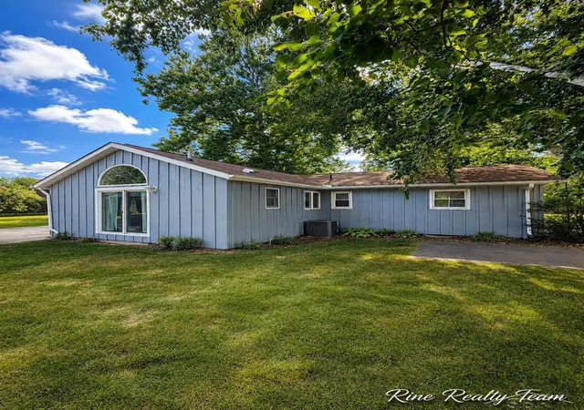 Photo 3 of Single family home for sale at 21991 Huron River Dr, New Boston, MI 48164 | MLS# 50219308 | Listing updated on 2026-09-16