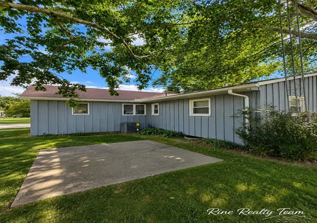 Photo 4 of Single family home for sale at 21991 Huron River Dr, New Boston, MI 48164 | MLS# 50219308 | Listing updated on 2026-09-16