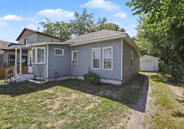 2nd image of 1010 Kalamazoo St, South Haven, MI 49090 | MLS# 70547979