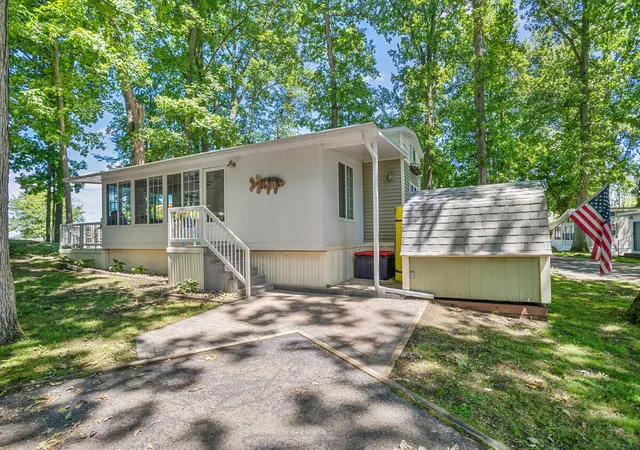 Homes for sale in Coldwater, MI | 634 Hillview Ln, Coldwater, MI 49036 | MLS# 70541222